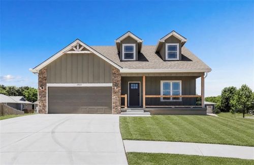 2021 Riverstone Dr, Excelsior Springs, MO, 64024-7001 | Card Image