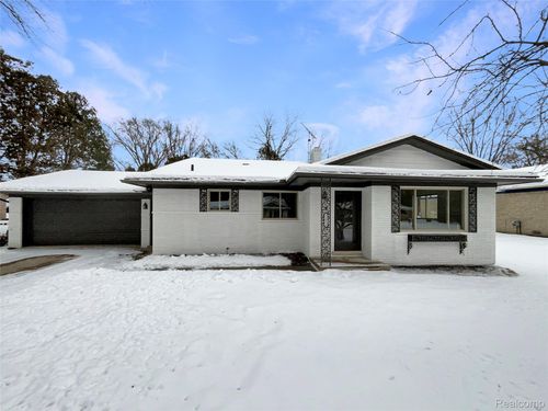 53044 Ruann Dr, Shelby Township, MI, 48316-2559 | Card Image