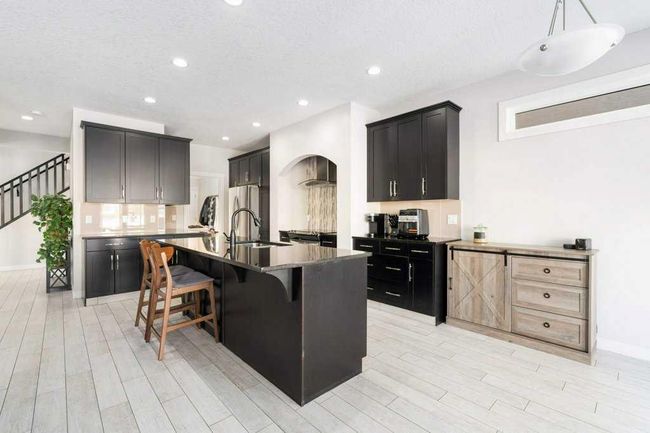 103 Cranarch Terrace Se, Home with 3 bedrooms, 2 bathrooms and 2 parking in Calgary AB | Image 4