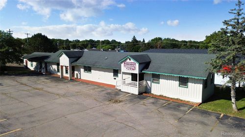 320 Grand Blanc Rd, Grand Blanc, MI, 48439-3318 | Card Image