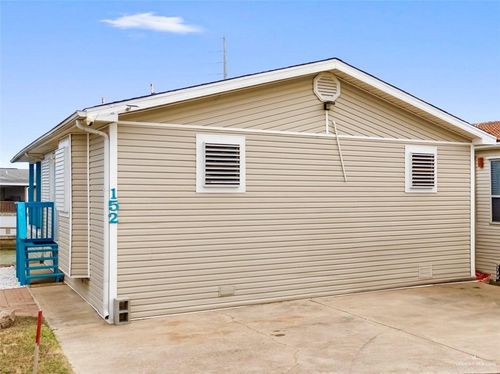 152 E Bonnet Circle, Port Isabel, TX, 78578 | Card Image