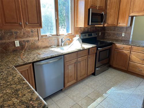 56 Waverly Ave, Smithtown, NY, 11787-3463 | Card Image