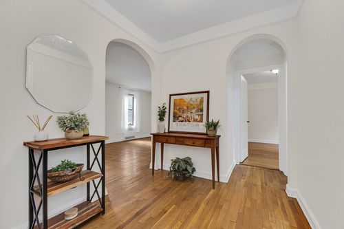 2m-83-80 118th St, Kew Gardens, NY, 11415-2416 | Card Image