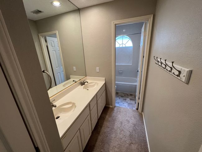 Upstair's Full Bath | Image 28