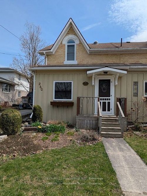 260 Wellington St E, Mount Forest, ON, N0G2L2 | Card Image
