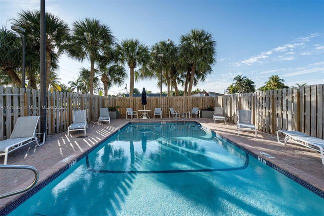 APT-202 - 8900 Collins Ave, Condo with 3 bedrooms, 2 bathrooms and null parking in Surfside FL | Image 12