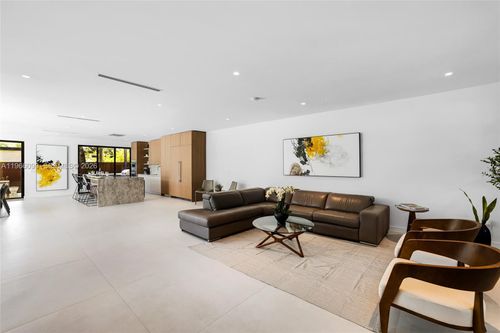 300 Ne 48th St, Miami, FL, 33137-3134 | Card Image