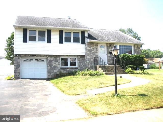 Patton Ave, Brookhaven, PA 19015