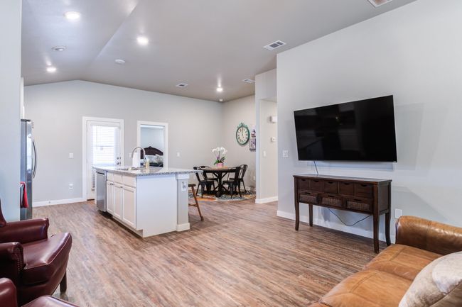 404 E 31 St St, House other with 3 bedrooms, 2 bathrooms and null parking in Wolfforth TX | Image 10