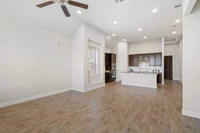 (pic from 2024 prior to current tenant moving in). | Image 14
