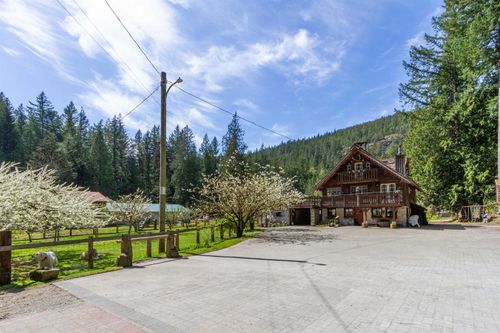 8101 Paradise Valley Rd, Squamish, BC, V0N0A4 | Card Image