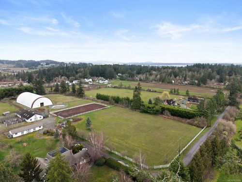 1588 White Rd, Saanichton, BC, V8M1S8 | Card Image