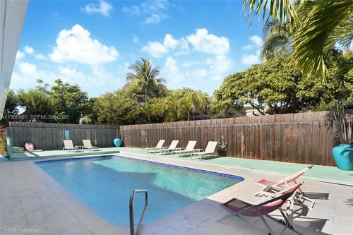 212 Sw 1st Ave, Hallandale Beach, FL, 33009-5411 | Card Image