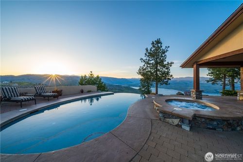 300 Hawks Ridge Rd, Chelan, WA, 98816-9278 | Card Image