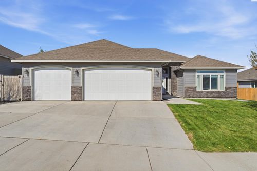 3232 S Taft, Kennewick, WA, 99338 | Card Image