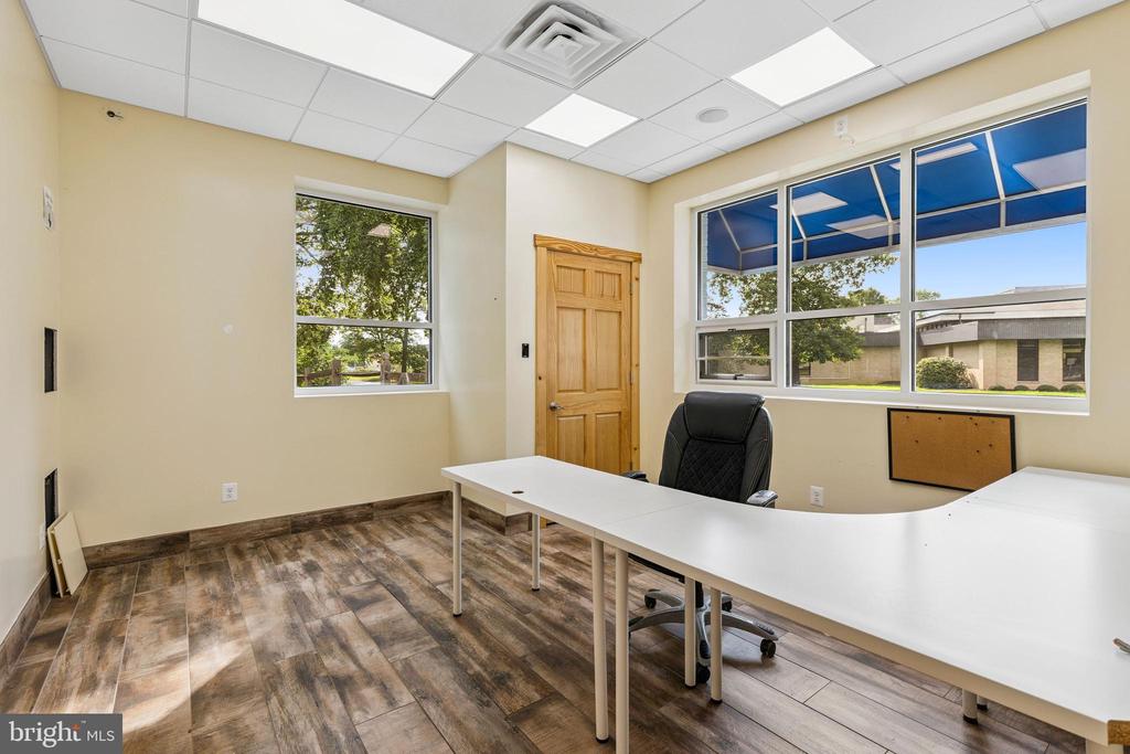 Commercial Sale in ABERDEEN 4