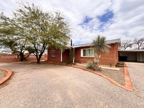 4241 E 5th St, Tucson, AZ, 85711-1943 | Card Image