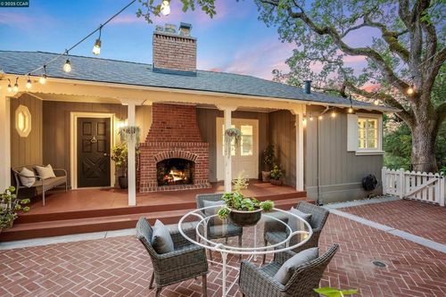 4 La Campana Rd, Orinda, CA, 94563-1807 | Card Image