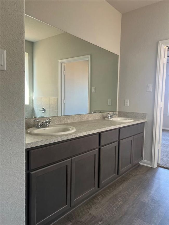 Master Bathroom | Image 13