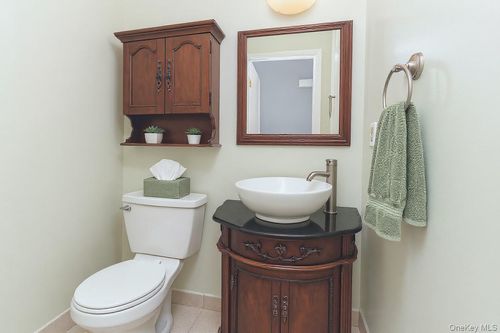 30 Village Grn, Bardonia, NY, 10954-2035 | Card Image