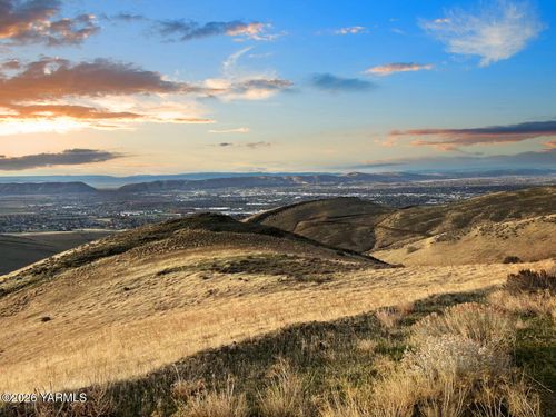 NKA Barrs Rd, Yakima, WA, 98901 | Card Image
