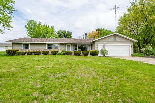 5575 Meadowbrook Rd, Eau Claire, MI, 49111-9786 | Card Image