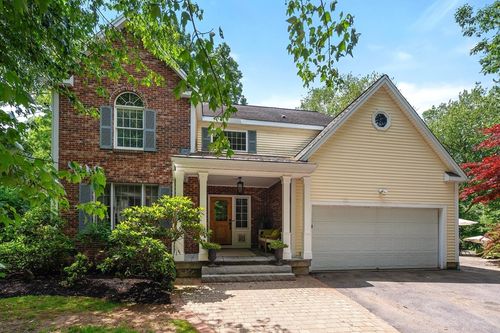 18 Wood St, Southborough, MA, 01772-1944 | Card Image