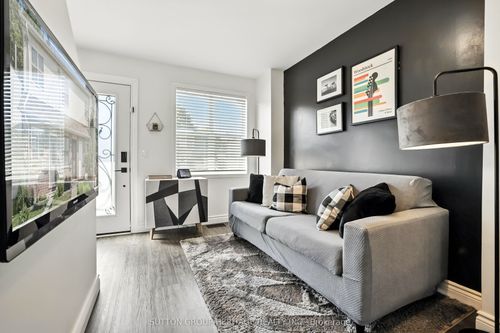 152 Olive Ave, Oshawa, ON, L1H2P2 | Card Image