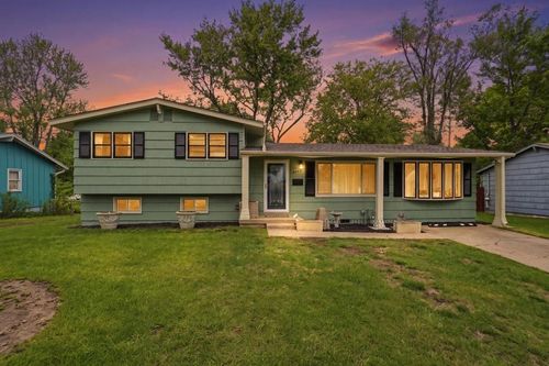 6008 Michigan Ave, Kansas City, MO, 64118-4902 | Card Image