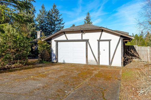 637 Tamarack Dr, Qualicum Beach, BC, V9K1A8 | Card Image