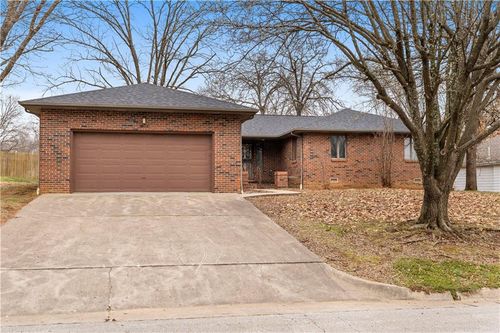 802 Timberbrook Dr, Nevada, MO, 64772 | Card Image