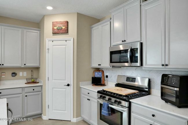3922 Cloverdale Ct, House other with 3 bedrooms, 2 bathrooms and null parking in MIDDLEBURG FL | Image 11