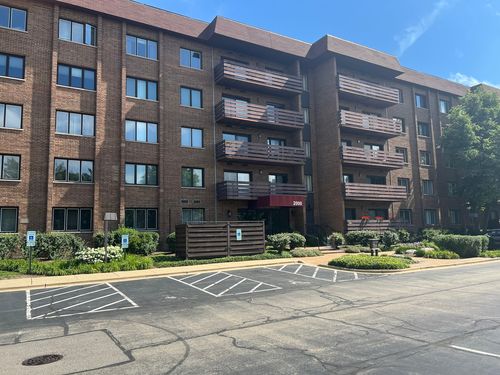 207-2000 Chestnut Ave, Glenview, IL, 60025-1643 | Card Image