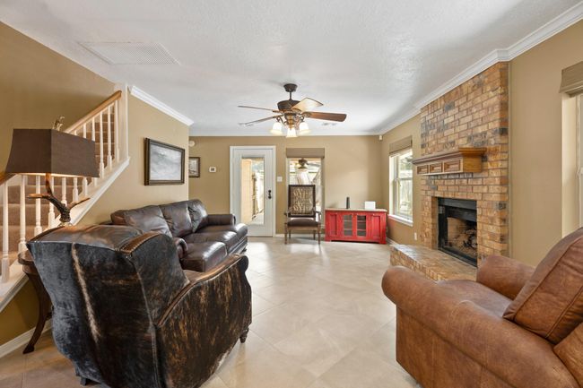 2101 Rocky Creek Ln, House other with 3 bedrooms, 3 bathrooms and 2 parking in Pearland TX | Image 5