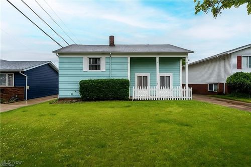 6389 Terre Dr, Brook Park, OH, 44142-4049 | Card Image