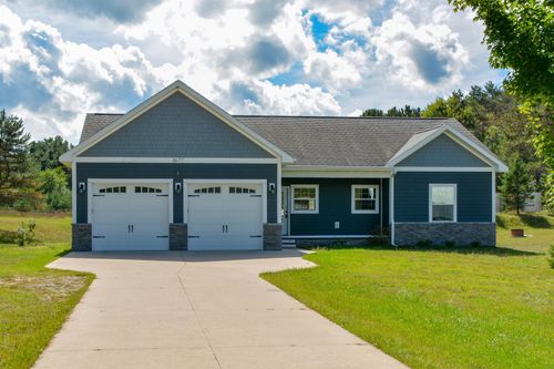 8677 Cedar Run Rd, Traverse City, MI, 49684-9428 | Card Image