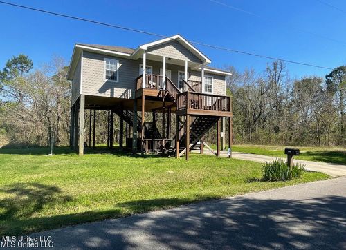 6102 Lepoma Ave, Biloxi, MS, 39532-5520 | Card Image