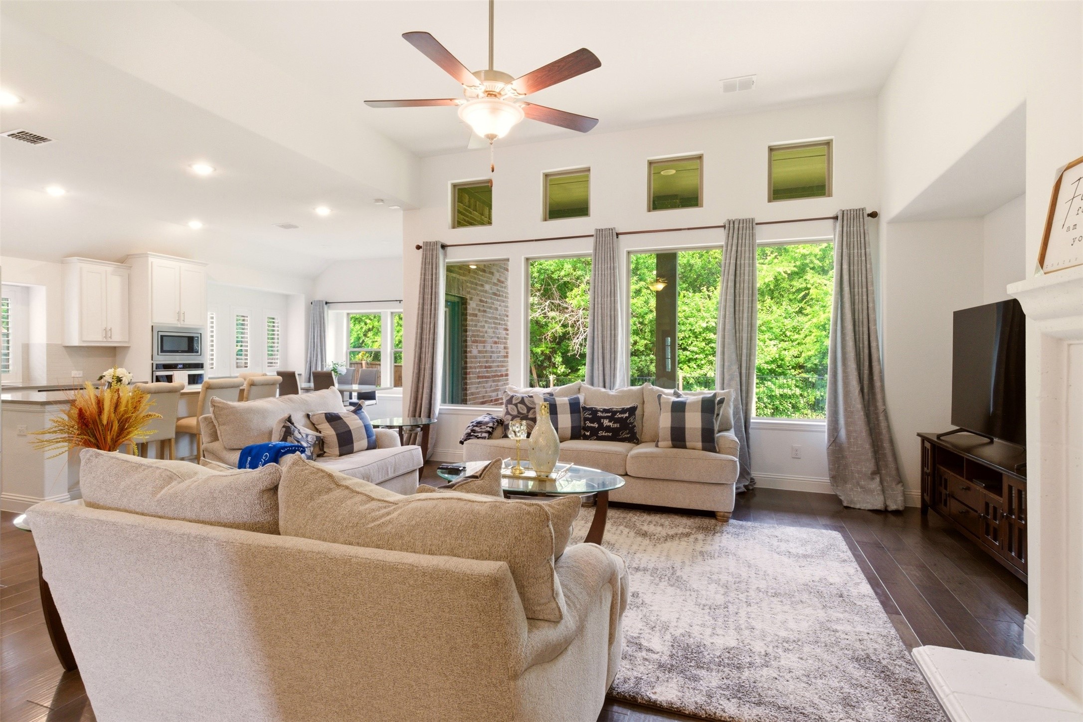 Residential Lease in Oak Point 4