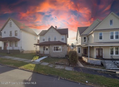 922 Maple St, Scranton, PA, 18505-2526 | Card Image
