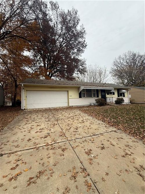 6009 Kentucky Ave, Raytown, MO, 64133-3745 | Card Image