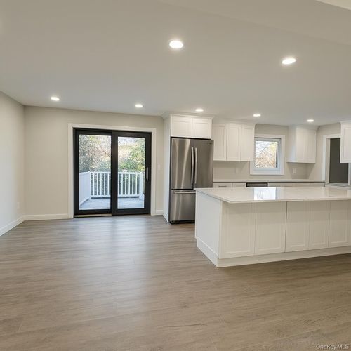 26 Brewster Hill Rd, East Setauket, NY, 11733-1465 | Card Image