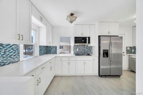 627 10th Ave, New Hyde Park, NY, 11040-5434 | Card Image