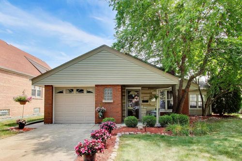 9717 S Avers Ave, Evergreen Park, IL, 60805-2947 | Card Image