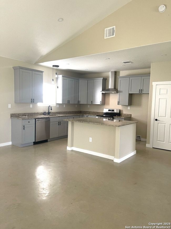 2 - 25617 Campbellton Rd, House other with 3 bedrooms, 2 bathrooms and null parking in San Antonio TX | Image 6