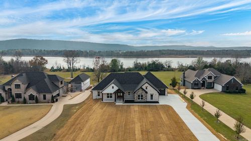 130 Emerald Ln, Greers Ferry, AR, 72067-9240 | Card Image