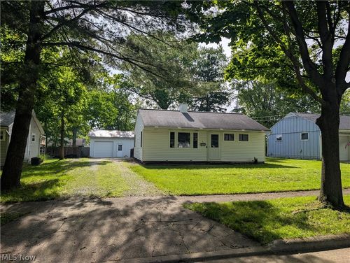 50 Circle Dr, Medina, OH, 44256-2555 | Card Image