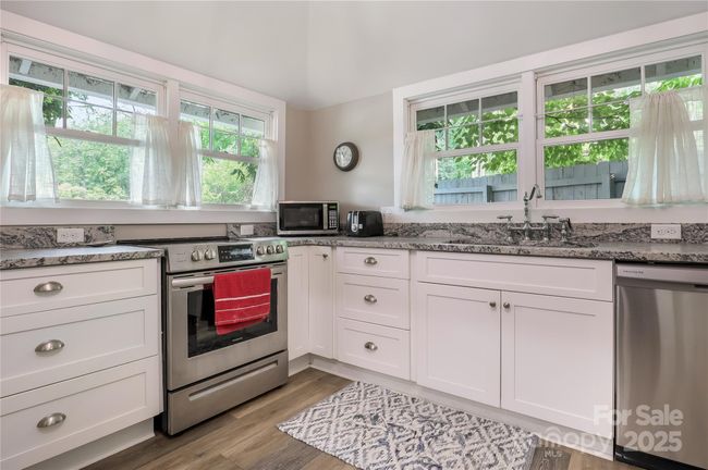 22 Moore Cir, House other with 2 bedrooms, 3 bathrooms and null parking in Black Mountain NC | Image 9