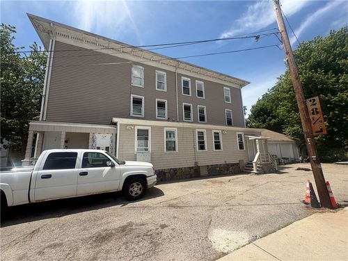 28 Wood St, Warren, RI, 02885-2517 | Card Image