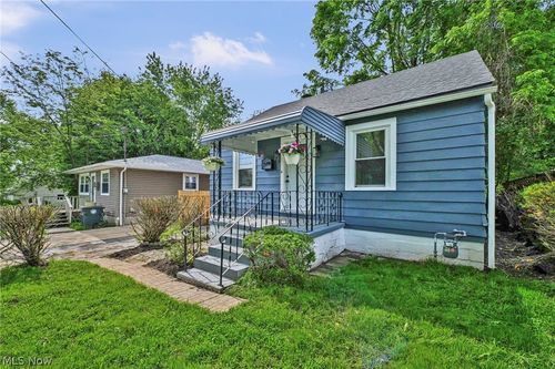 1068 Austin Ave, Akron, OH, 44306-2956 | Card Image