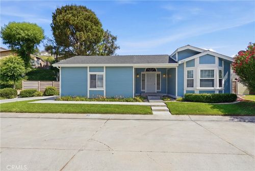 20147 Crestview Dr, Canyon Country, CA, 91351-5761 | Card Image